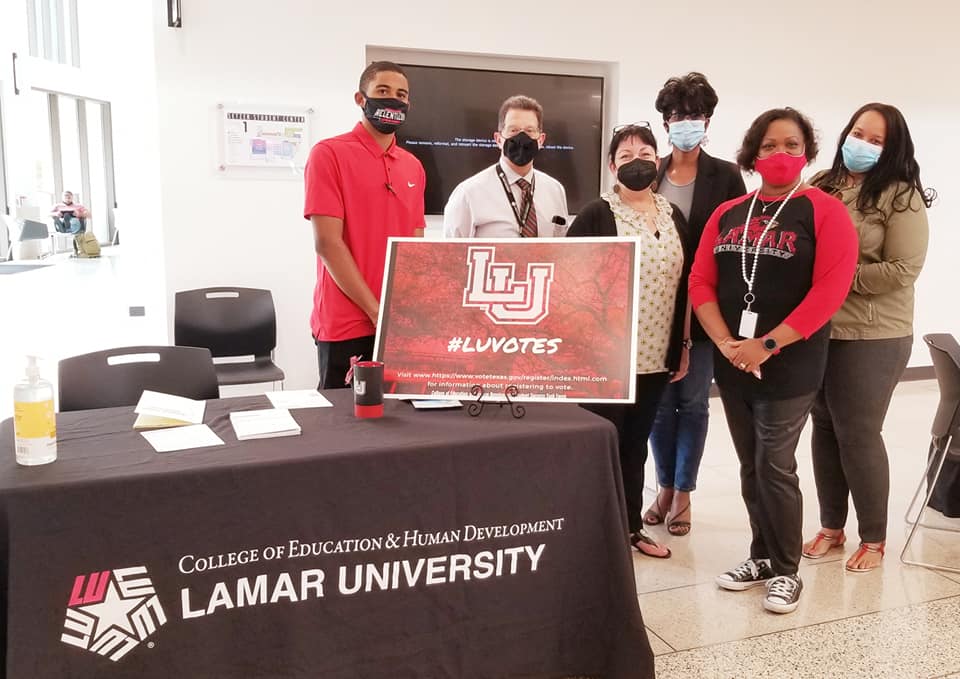 The College of Education and Human Development hosts voter registration drive 